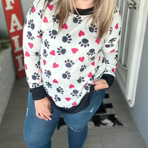 NEW LuLaRoe Hannah Paw Print Black Pink Hearts Pullover Long Sleeve Shirt NWT - Picture 3 of 5